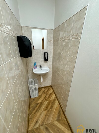 PRENÁJOM OBCHODNÝCH PRIESTOROV v rozlohe až 120 m2 v CENTRE MESTA SEREĎ na prízemí  za 1 200 EUR/mes. bez energií!-22