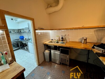 PRENÁJOM OBCHODNÝCH PRIESTOROV v rozlohe až 120 m2 v CENTRE MESTA SEREĎ na prízemí  za 1 200 EUR/mes. bez energií!-9