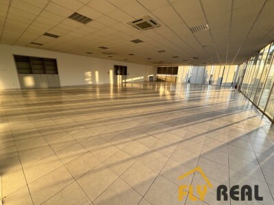 PRENÁJOM PODNIK. PRIESTOROV v rozlohe až 425 m2 v SEREDI na prízemí  za  1 800 EUR/mes. bez energií + DPH! (+VIDEO)-1