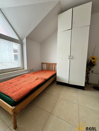 Prenajmeme zariadenú garsónku (26 m2) v lukratívnej časti mesta Sereď za 500 EUR/mes. vrátane energií  dostupnú IHNEĎ!!-2