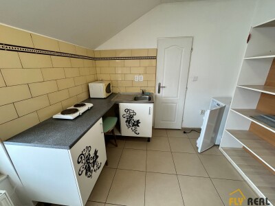 Prenajmeme menšiu zariadenú garsónku (20 m2) v lukratívnej časti mesta Sereď  za 450 EUR/mes. vrátane energií  dostupnú-3