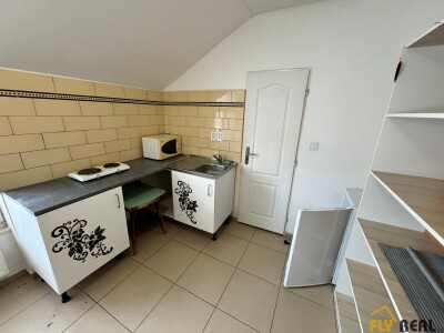 Prenajmeme menšiu zariadenú garsónku (20 m2) v lukratívnej časti mesta Sereď  za 450 EUR/mes. vrátane energií  dostupnú-4