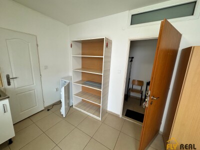 Prenajmeme menšiu zariadenú garsónku (20 m2) v lukratívnej časti mesta Sereď  za 450 EUR/mes. vrátane energií  dostupnú-7