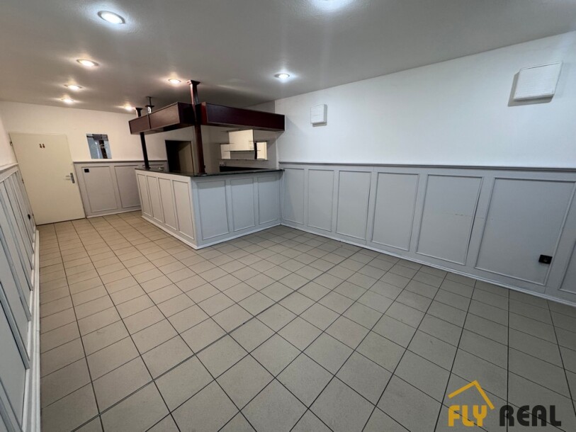 Ponúkame na PRENÁJOM OBCHODNÉ PRIESTORY (50 m2) v centre mesta  Sládkovičovo za 350 EUR/mes. vrátane energií!-2