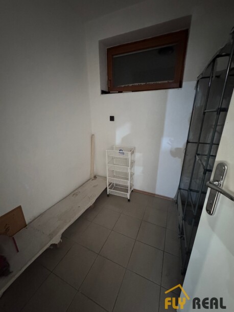 Ponúkame na PRENÁJOM OBCHODNÉ PRIESTORY (50 m2) v centre mesta  Sládkovičovo za 350 EUR/mes. vrátane energií!-8