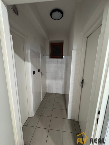 Ponúkame na PRENÁJOM OBCHODNÉ PRIESTORY (50 m2) v centre mesta  Sládkovičovo za 350 EUR/mes. vrátane energií!-9