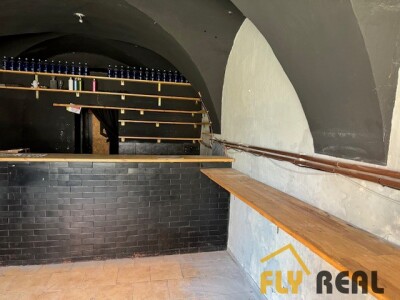 Predáme podnikateľský objekt v historickom centre mesta Trnava na ul. Štefánikova za 350 000 EUR-5