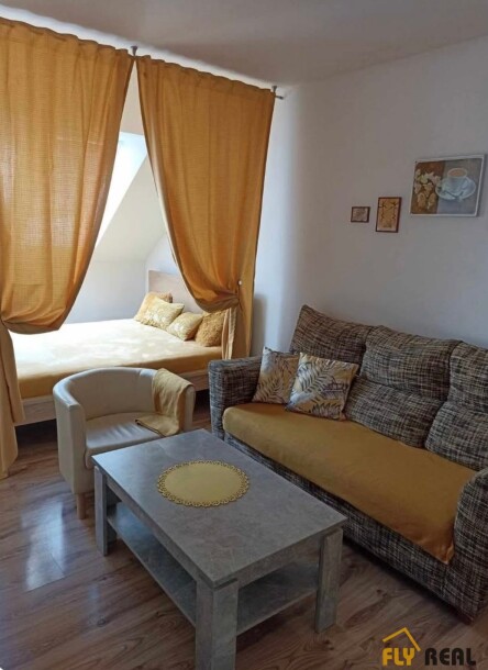 Prenajmeme 1-izb. byt (38 m2) v Seredi  za 450 EUR/mes. bez energií!-2