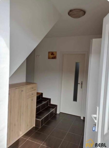 Prenajmeme 1-izb. byt (38 m2) v Seredi  za 450 EUR/mes. bez energií!-6